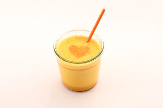 Cocco machiato mit Kurkuma